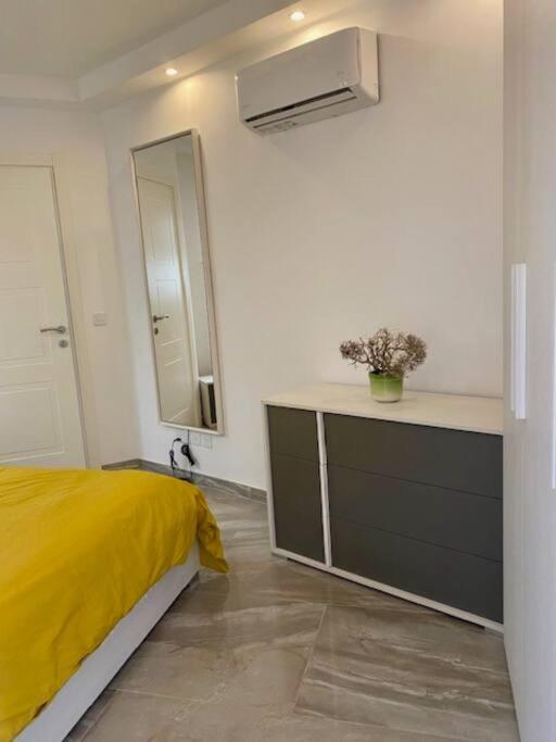 Sliema, Stylish 1 Bedroom With Parking. Apartament Sliema